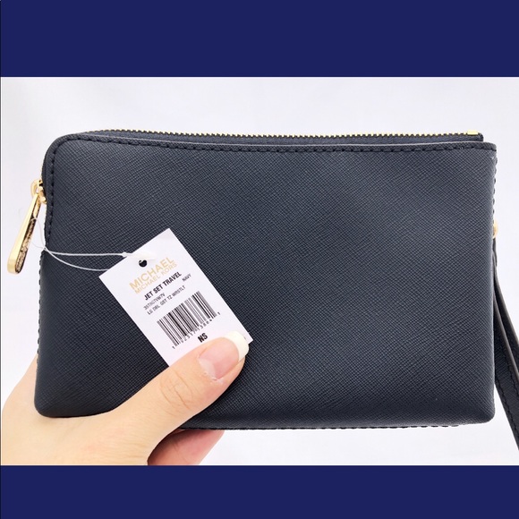 Gaby’sBags👜💕-NWT Michale Kors Wristlet Floral - Picture 3 of 6